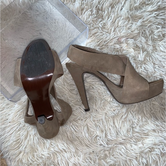 Diane von Furstenberg DVF crisscross suede heel sandals - Picture 16 of 17